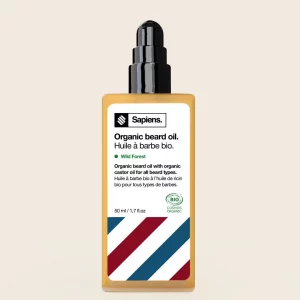 Huile à barbe bio Sapiens – flacon 50 ml au parfum Wild Forest, posée sur un fond bois naturel. Produit français 100 % naturel, certifié bio.